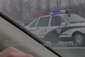 咋回事？济南西部京台高速出现长距离大堵车视频封面