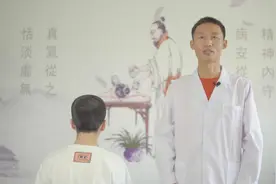 颈椎旋转吱吱作响？这个手法，一学就会，拿走试试吧视频封面