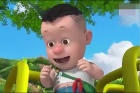 熊熊乐园：大黑熊老师教会了光头强系鞋带，又可以和大家踢球了