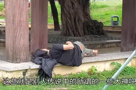 广东佛山顺德工业区，很多人找不到工作露宿公园视频封面