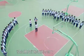 篮球赛引发争端，三好学生一定要与体育健将比赛？老师来才管用！