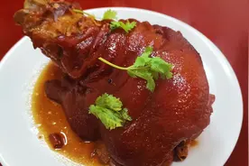 老赵教你做山东名吃，红烧肘子！入口即化，肥而不腻，味道香浓！