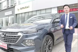 全球银标五菱首款新车，主打“大四座”的6座MPV，座椅带腿托