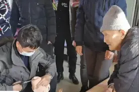 102岁老人安上爱心假肢，迈出重新行走第一步图片