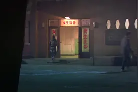 男生送女友回宿舍，女生一脸嫌弃：别跟我妈似的！视频封面