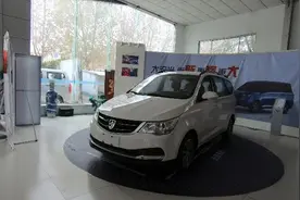 五座加两座工作加生活，宝骏730超值版，便宜实用大空间