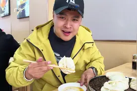 一个正能量满满的老太太！视频封面