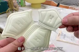 鞋子大了走路掉跟或者磨脚后跟的时候，这个可以直接贴鞋子里面