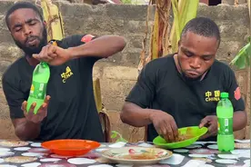 非洲干饭人挑战1分钟吃敷敷#好吃到停不下来 #干饭人 #干净又卫生视频封面