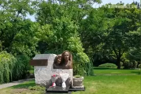 越剧王文娟与一生挚爱孙道临先生落葬宋庆龄陵园，相伴永远