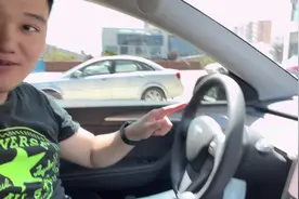 给特斯拉的车主们丢脸了，充电永远都找附近最便宜的充电桩视频封面