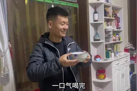 小伙子拉肚子，老妈给弄的民间偏方，说喝完立马有效果，药到病除