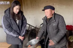 74岁大爷为了喝酒把狗卖了，到底是咋回事？看看老人是怎么说的视频封面