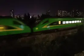 兰州～温州K306交汇重庆北～西宁D755 重联绿巨人视频封面