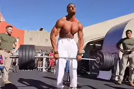 海军陆战队队员挑战街头健身达人🏋‍♂️#这谁顶得住啊视频封面