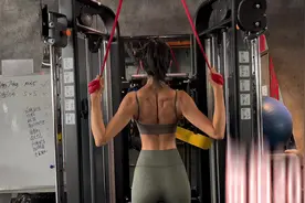 溜肩怎么练才能改善？ #溜肩 #体态纠正 #肩背塑形