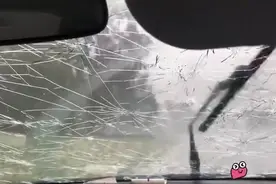 活生生被鹅蛋大的冰雹砸死！汽车玻璃全被砸烂！纯天然原声视频。视频封面