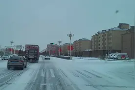 连霍高速敦煌往兰州方向堵车几十公里，还有交通事故，有雪有暗冰视频封面