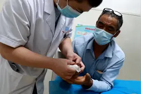 #819中国医师节 这是他们的节日，这是最平凡的一天。