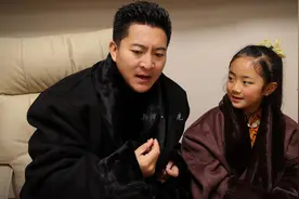 德吉老爷教小拉姆唱《心中的布达拉》@拉克松服饰  #德吉老爷