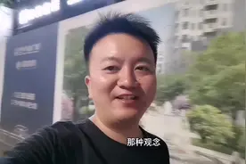 大挑战！一个共享电瓶车上面坐三个人#交通安全 #同城热门