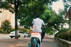 领跑400实物讲解，72V35AH石墨烯电池1200W CN13电机视频封面