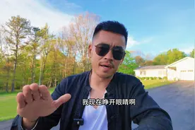 记者：你捡这些烂肉回家吃么？ 女孩答：“这是我爸爸”