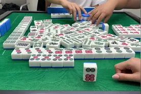 「麻将」东南西北风，好牌在手中，必须拿下三家#麻将