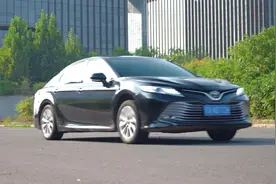 开空调影响动力吗？丰田凯美瑞2.0够用吗？#凯美瑞 #抖音汽车