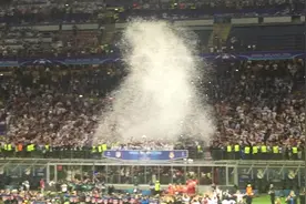 2016年欧冠决赛，现场拍摄的皇马捧杯时刻。气氛相当热烈！视频封面