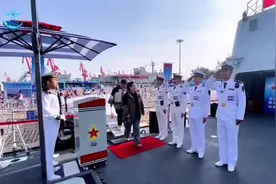 毛豆终于登上梦寐以求的军舰。网友：孩子收获了一生最难忘的经历视频封面