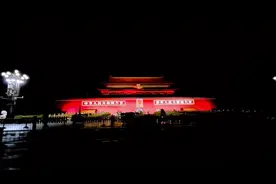 北京天安门几点关灯？这是晚上11点多开车拍的天安门广场