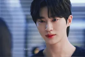 34岁也还是暗爽哥！成年人的恋爱太甜了#背着善宰跑 #金惠允