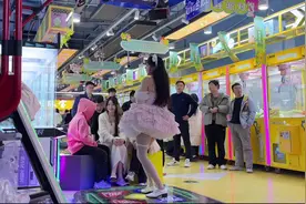 蓬蓬裙超可爱，王心凌的爱你甜掉牙了，电玩城跳舞太社牛啦