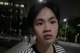 上了大学不仅有早八，还有晚八～然后上到晚十