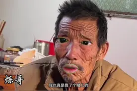 大爷：小伙子你话有点密了啊#搞笑配音 #搞笑 #看一遍笑一遍