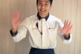 @一只明和他的搞笑经理 #这谁顶得住啊 #海底捞服务员跳科目三视频封面