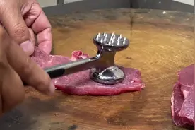 猪肉佬说：猪肉锤一百下最好吃，更别说牛肉，不信你试试#牛扒视频封面