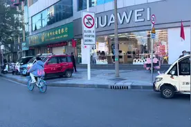 文化路口当年有个小摊，摆摊的叫老邢，号称漯河第一红娘