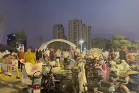 为什么年轻人不上班会有种罪恶感呢，反正上班也创造不了什么价值视频封面