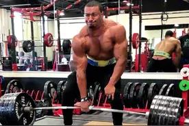 单手硬拉307公斤，大重量硬拉次次挂彩的地表最强90后轮子哥视频封面