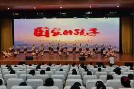 陕西省渭南市丰荫明德小学的孩子们唱起快乐阳光新歌《国家孩子》视频封面