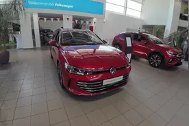 在德国4s店带你看新帕萨特是什么样子！提前揭秘帕萨特B9!视频封面