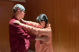 在独立的LDR产房，伴随着合适的灯光和抒情的音乐