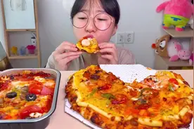 大披萨 周五快乐 #披萨 #吃货 #美食搬运工 #妈呀太香了视频封面