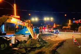 别打电话，别发微信，问就是在搬砖。#封闭道路安全拍摄 #工程人视频封面