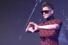 #郭富城 出席活动，大背头，黑墨镜，这发型从没让人失望过，如今57岁依然颜值在线，有喜欢郭富城的嘛？