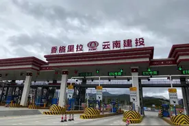 补 香格里拉～松赞林寺～对面是天葬台～以为是乌鸦结果是秃鹫