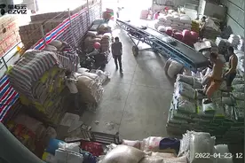 油绿豆到货。绿豆的药理作用为：降血脂、降低胆固醇、有抗过敏