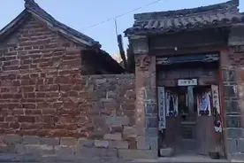 九莲圣母庙坐落在山西与河南交界处海拔1000米左右的悬崖上面。属于山西陵川县管辖。但是现在看着应该是荒废了。没有居士。